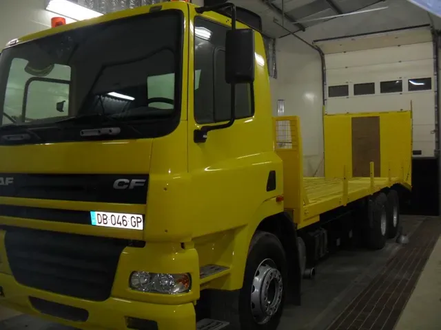 camion-jaune-remorque